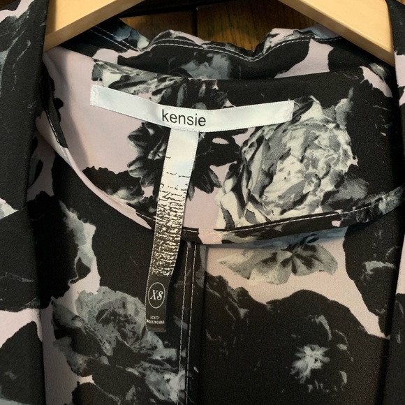 {Kensie} EUC! Black and Gray Floral Long Blazer - Picture 4 of 8